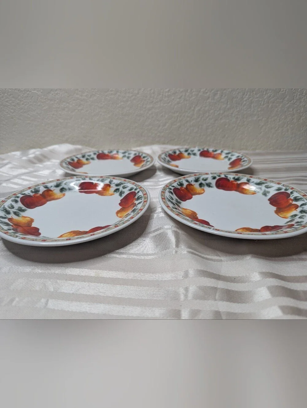 Gibson Apples Plates Salad Lot of 4 Red Apples, Flowers Green Leaves, Vintage